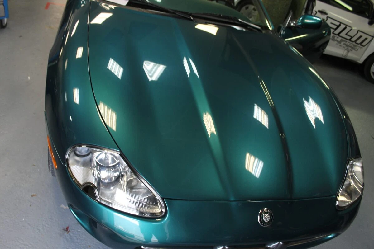 Jaguar XK8 Cabriolet : autoradio Kenwood avec commandes au volant d'origine
