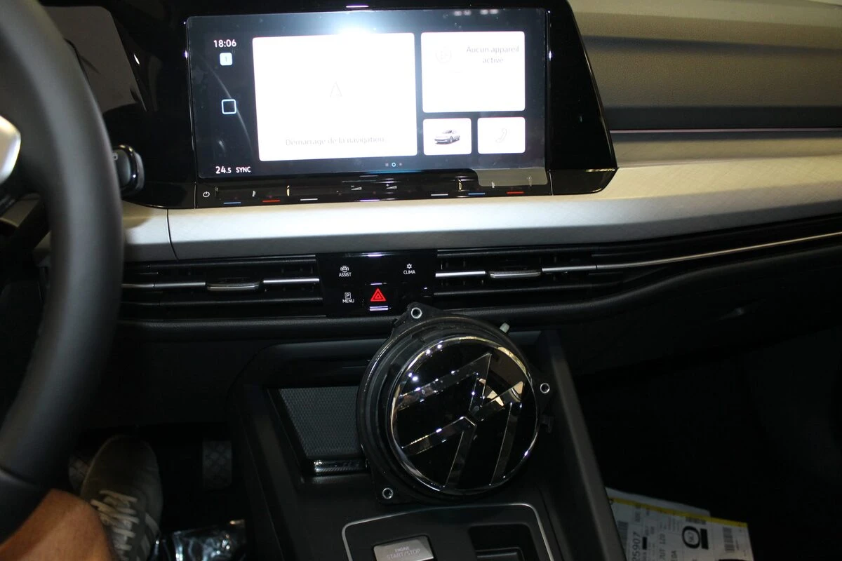 Golf 8 2024 : caméra de recul dans le logo et codage 5F