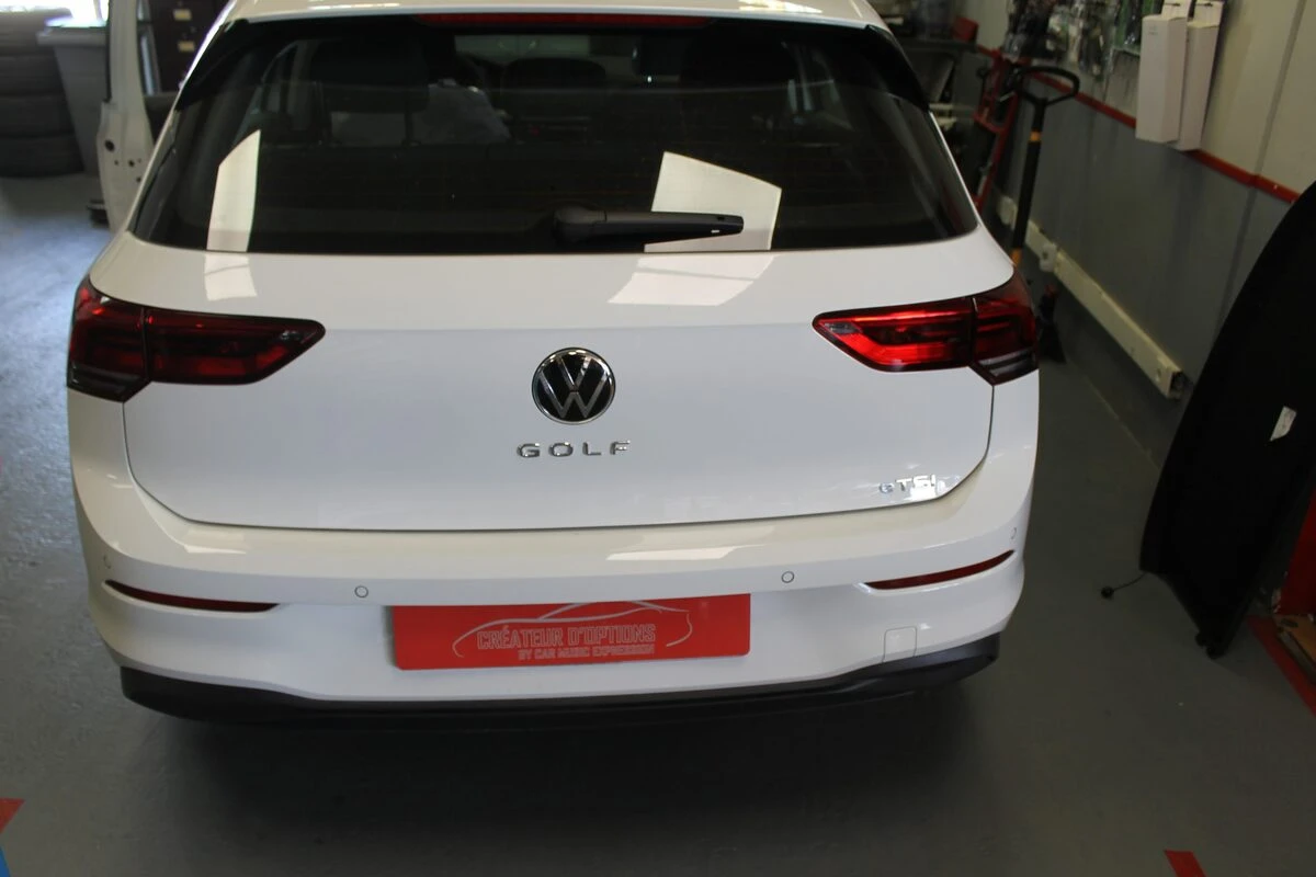 Golf 8 2024 : caméra de recul dans le logo et codage 5F