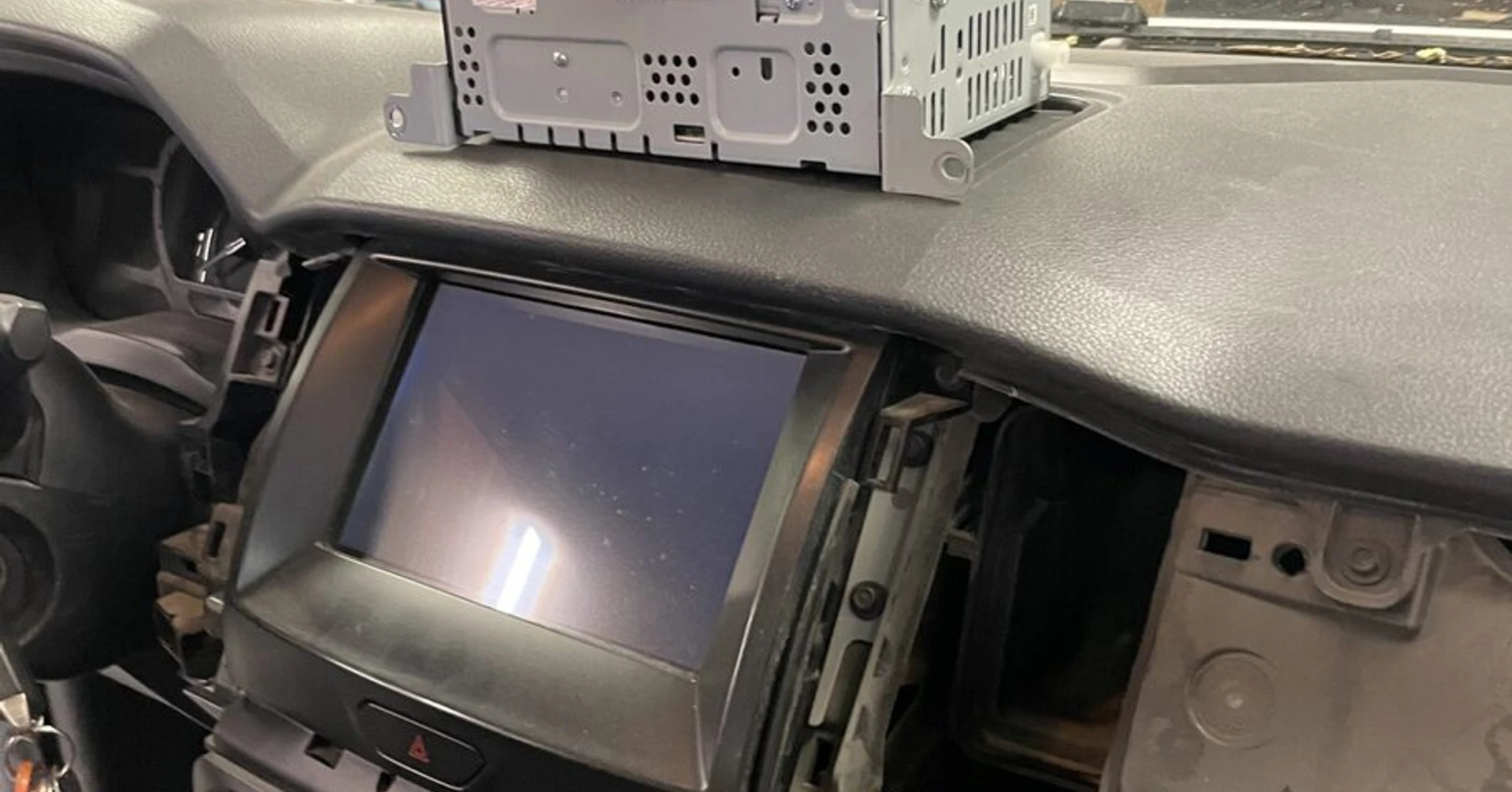 Réparation autoradio Ford Ranger 2020 : son bloqué à fond