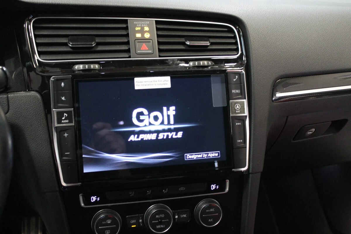 Volkswagen Golf 7 GTI : écran Alpine X901D-G7 avec CarPlay et caméra