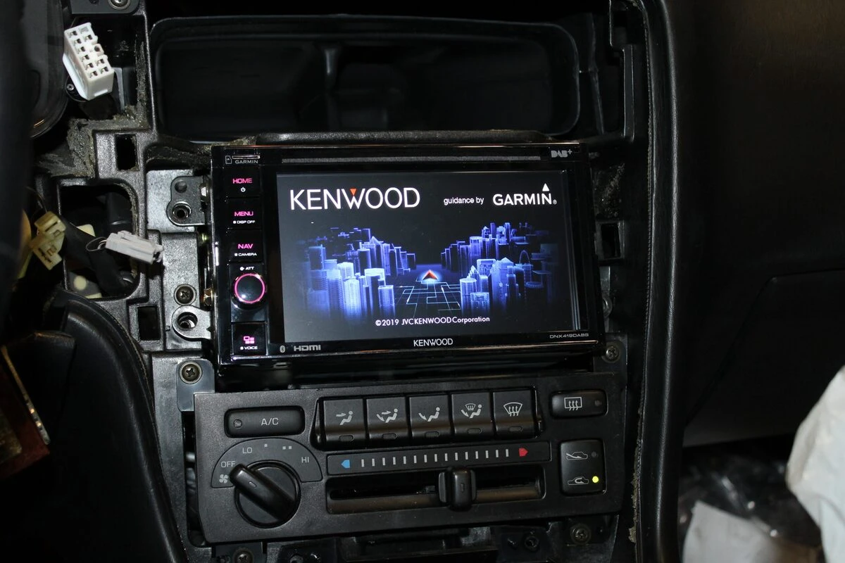Toyota MR2 : GPS Kenwood DNX419DABS avec CarPlay et Android Auto