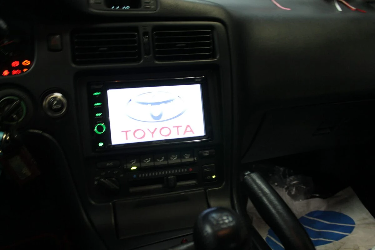 Toyota MR2 : GPS Kenwood DNX419DABS avec CarPlay et Android Auto