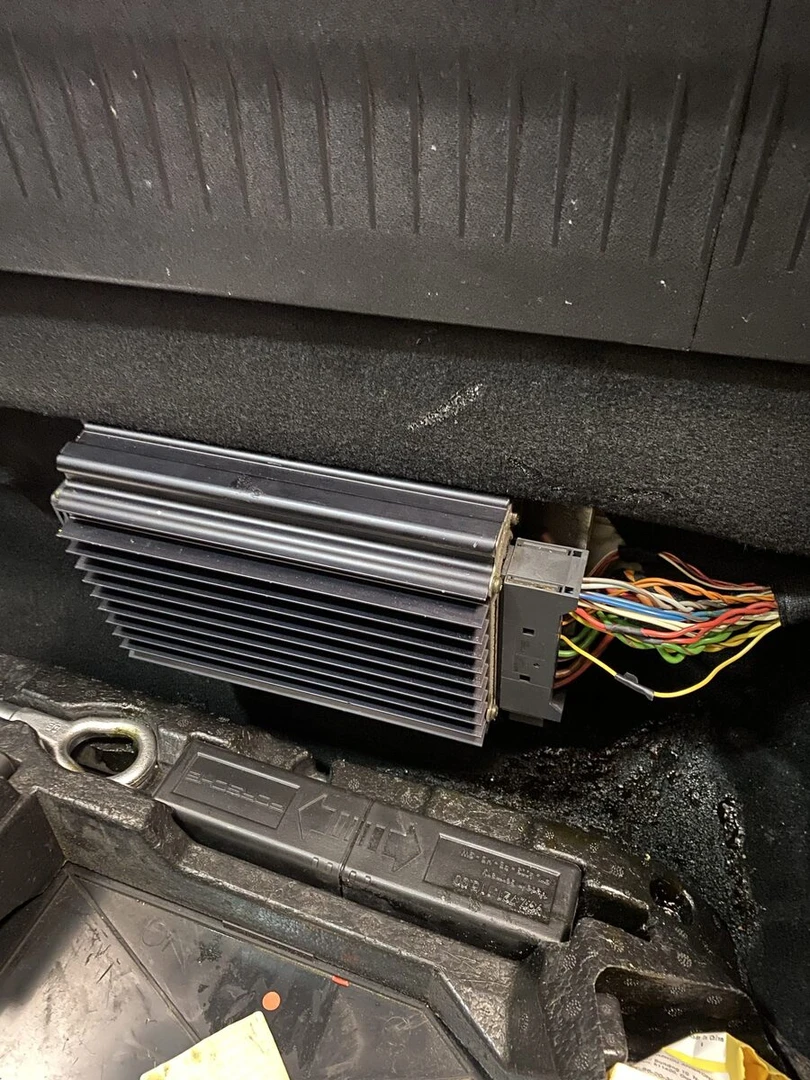 Porsche Cayman S : ampli Bose réparé et médiums BLAM