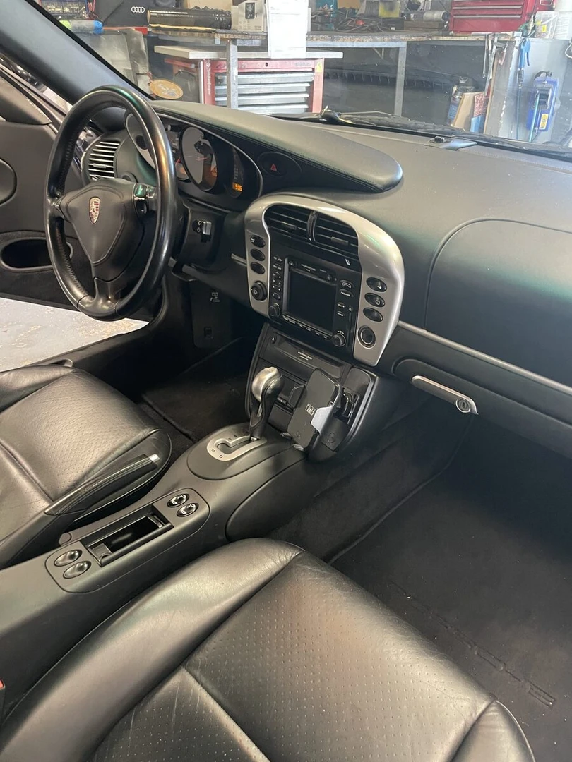 Porsche 996 Cabriolet : autoradio Kenwood CarPlay et caméra de recul