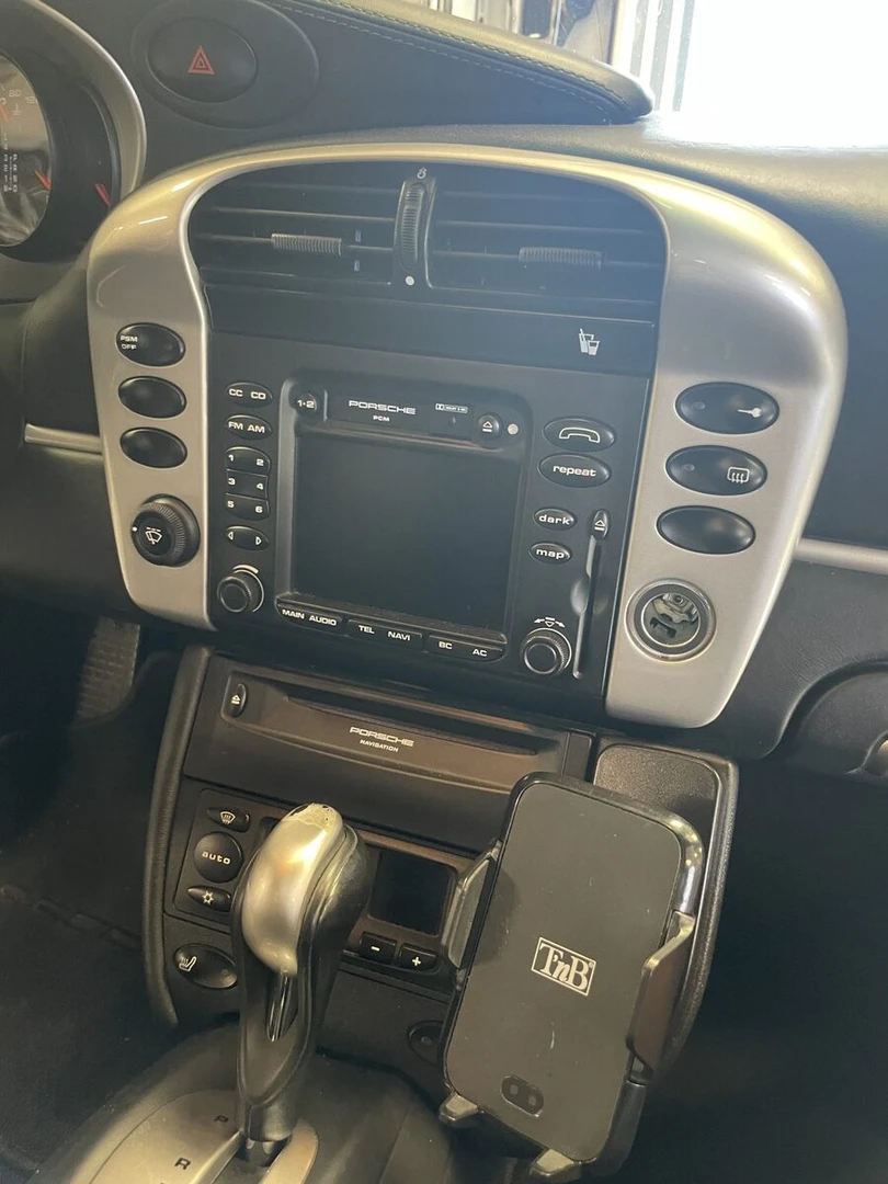 Porsche 996 Cabriolet : autoradio Kenwood CarPlay et caméra de recul