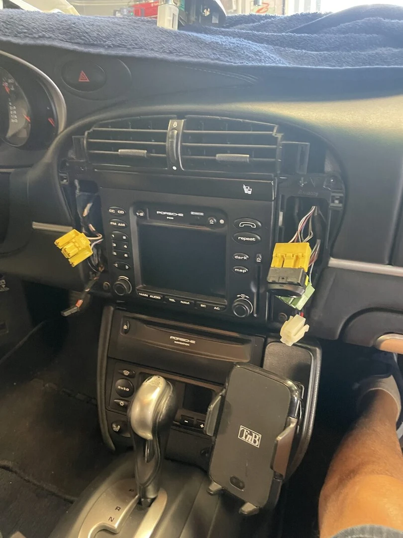 Porsche 996 Cabriolet : autoradio Kenwood CarPlay et caméra de recul