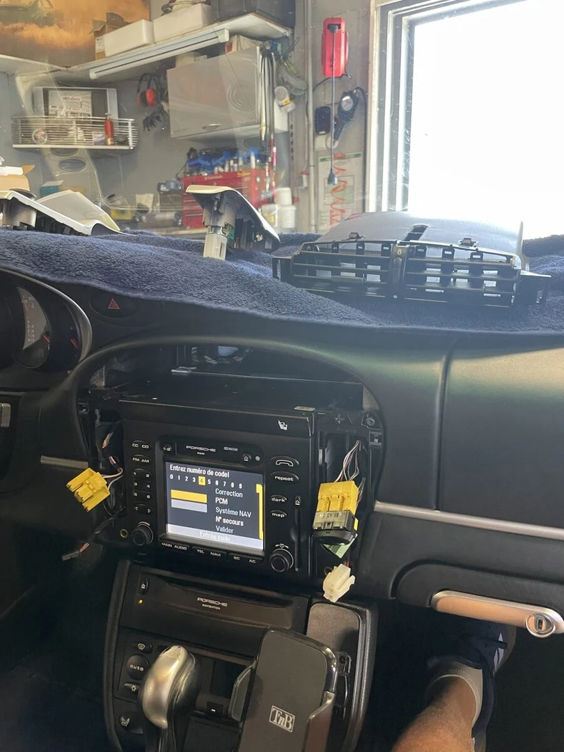 Porsche 996 Cabriolet : autoradio Kenwood CarPlay et caméra de recul