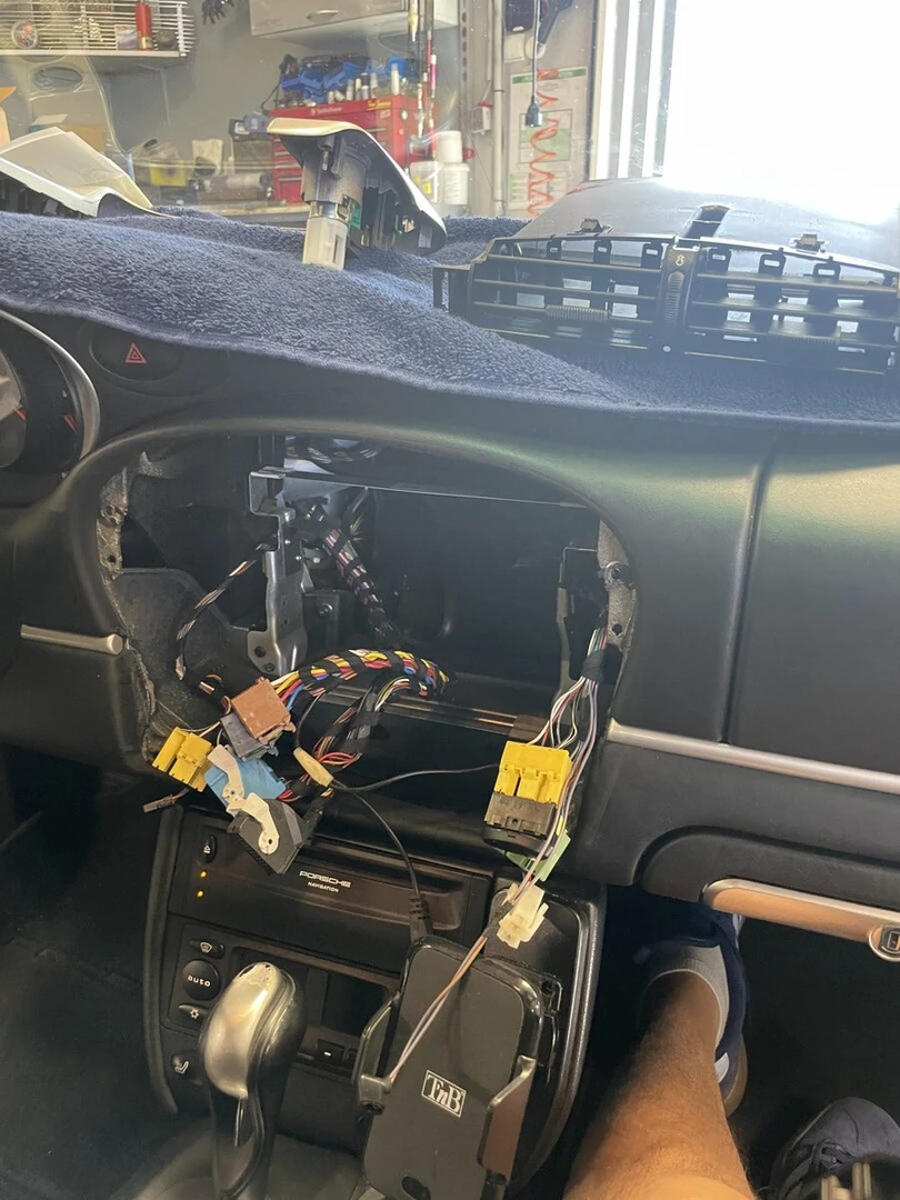 Porsche 996 Cabriolet : autoradio Kenwood CarPlay et caméra de recul