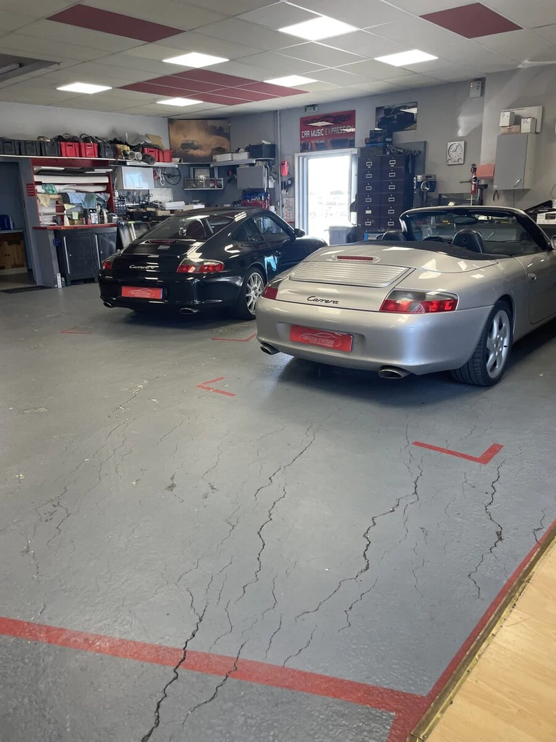 Porsche 996 Cabriolet : autoradio Kenwood CarPlay et caméra de recul