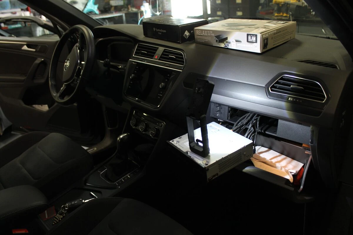 Volkswagen Tiguan 2020 : ampli BLAM, caisson ESX et tweeters Rockford Fosgate