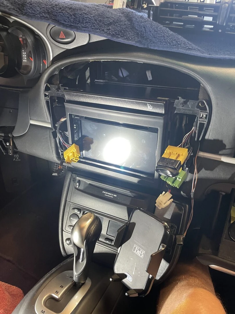 Porsche 996 Cabriolet : autoradio Kenwood CarPlay et caméra de recul