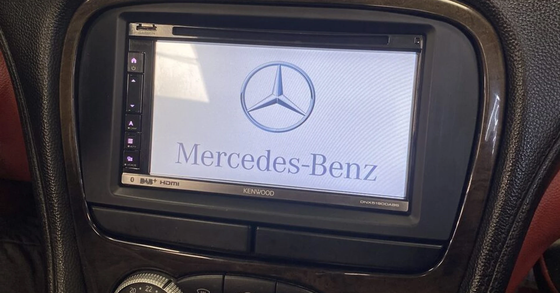 Mercedes SL500 : Kenwood CarPlay et amplis BLAM