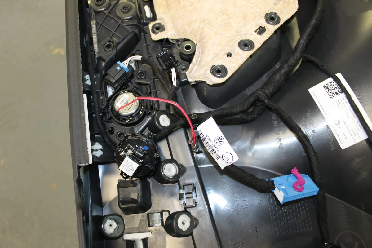 Volkswagen Tiguan 2020 : ampli BLAM, caisson ESX et tweeters Rockford Fosgate