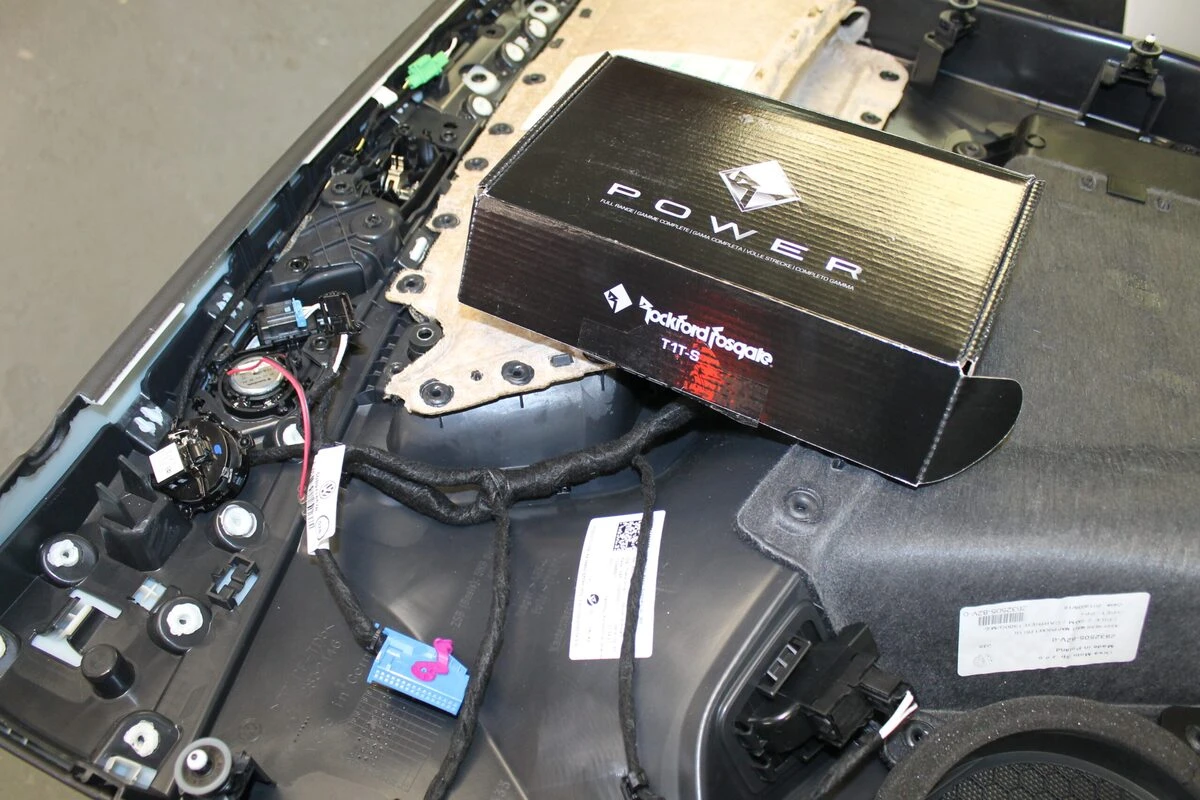 Volkswagen Tiguan 2020 : ampli BLAM, caisson ESX et tweeters Rockford Fosgate