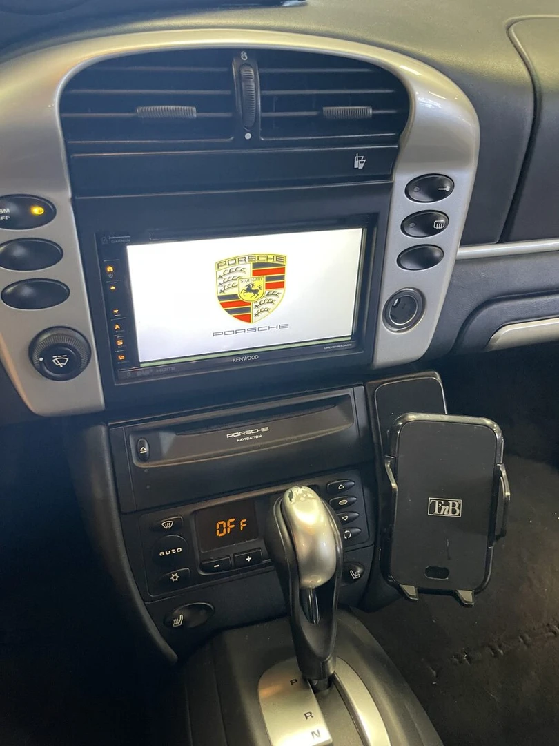 Porsche 996 Cabriolet : autoradio Kenwood CarPlay et caméra de recul