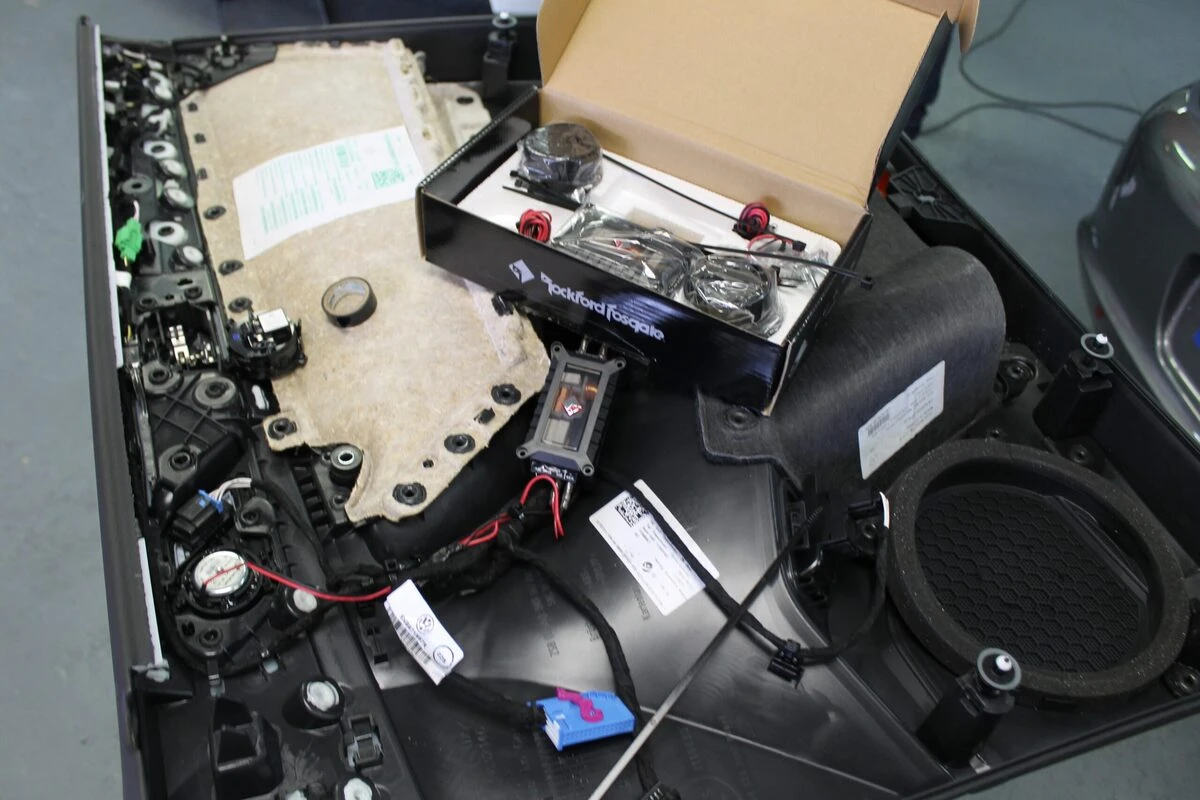 Volkswagen Tiguan 2020 : ampli BLAM, caisson ESX et tweeters Rockford Fosgate