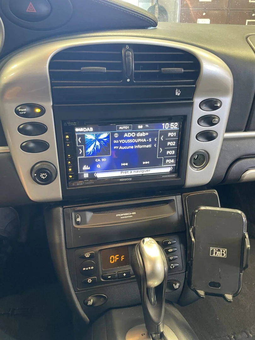 Porsche 996 Cabriolet : autoradio Kenwood CarPlay et caméra de recul