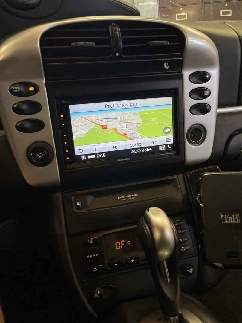 Porsche 996 Cabriolet : autoradio Kenwood CarPlay et caméra de recul