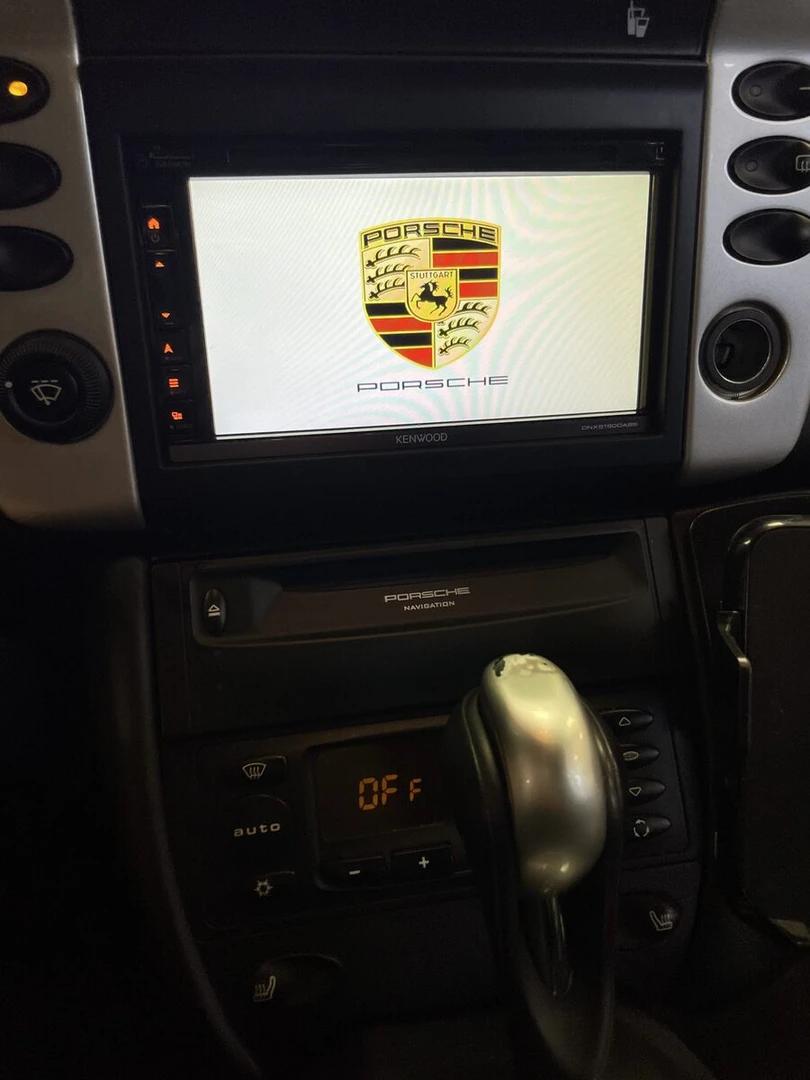 Porsche 996 Cabriolet : autoradio Kenwood CarPlay et caméra de recul