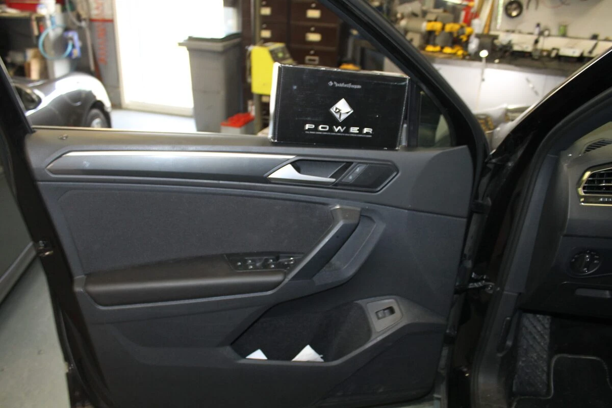 Volkswagen Tiguan 2020 : ampli BLAM, caisson ESX et tweeters Rockford Fosgate