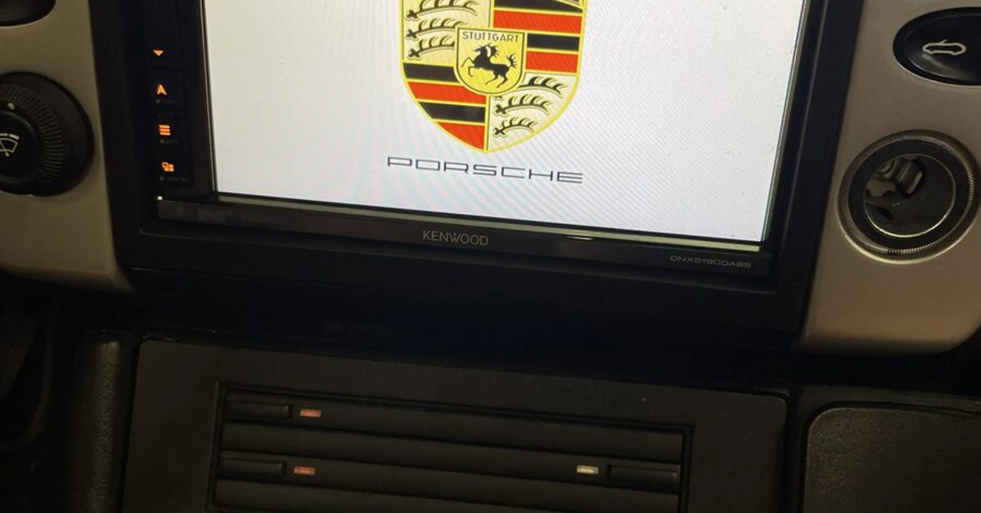 Autoradio CarPlay et GPS Garmin sur Porsche 996