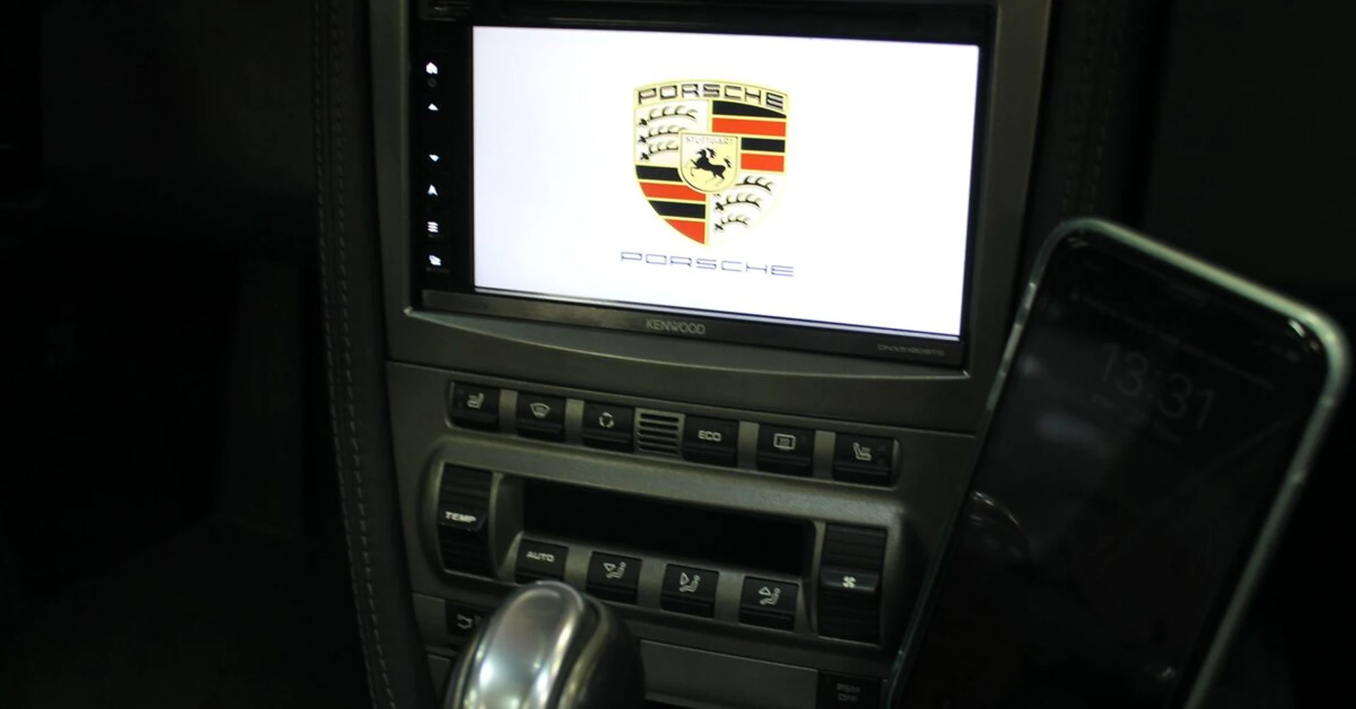 Kenwood DNX5190DABS sur Porsche 997 Tiptronic