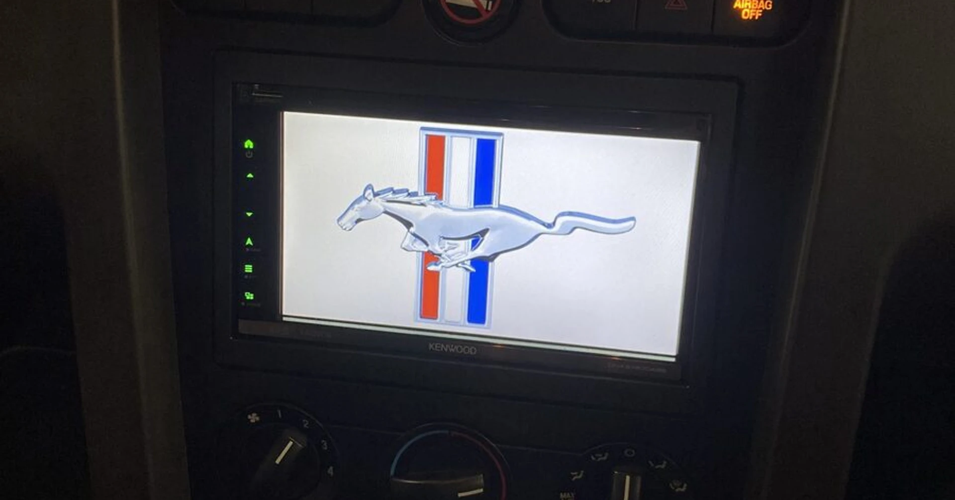Ford Mustang : autoradio CarPlay et sono BLAM Signature