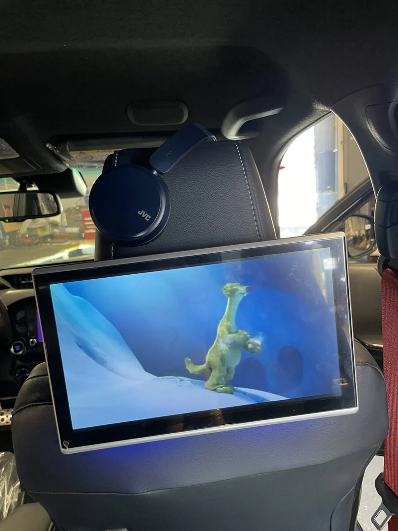 Toyota Hilux 2025 : écrans d'appuie-tête Android et casques JVC