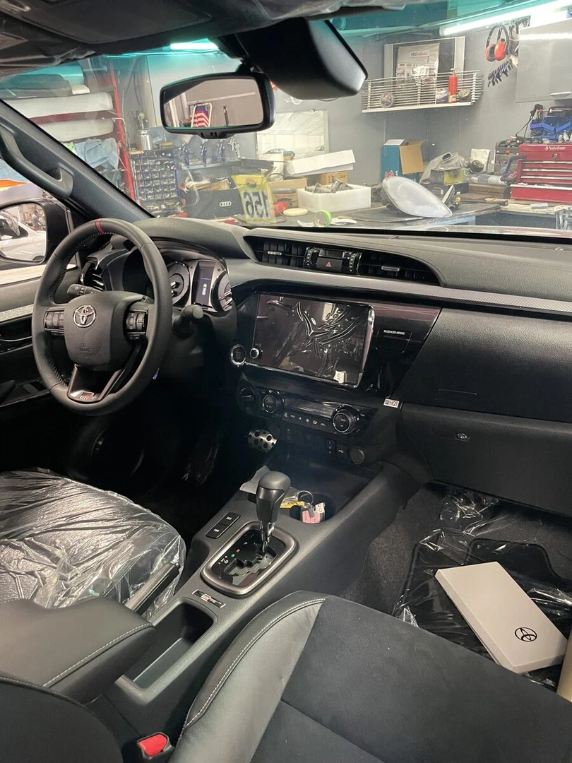 Toyota Hilux 2025 : écrans d'appuie-tête Android et casques JVC