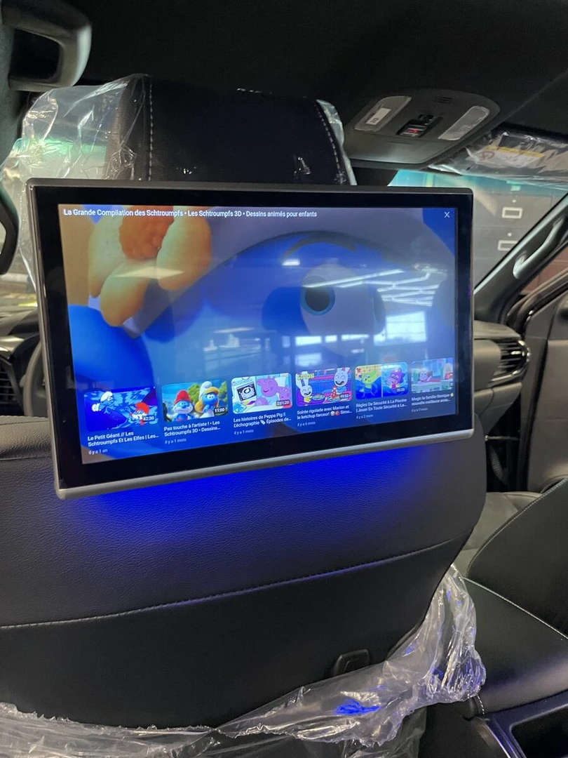 Toyota Hilux 2025 : écrans d'appuie-tête Android et casques JVC