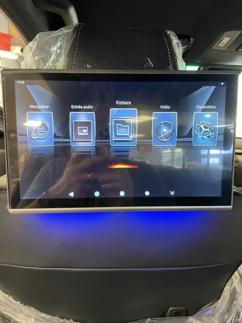 Toyota Hilux 2025 : écrans d'appuie-tête Android et casques JVC