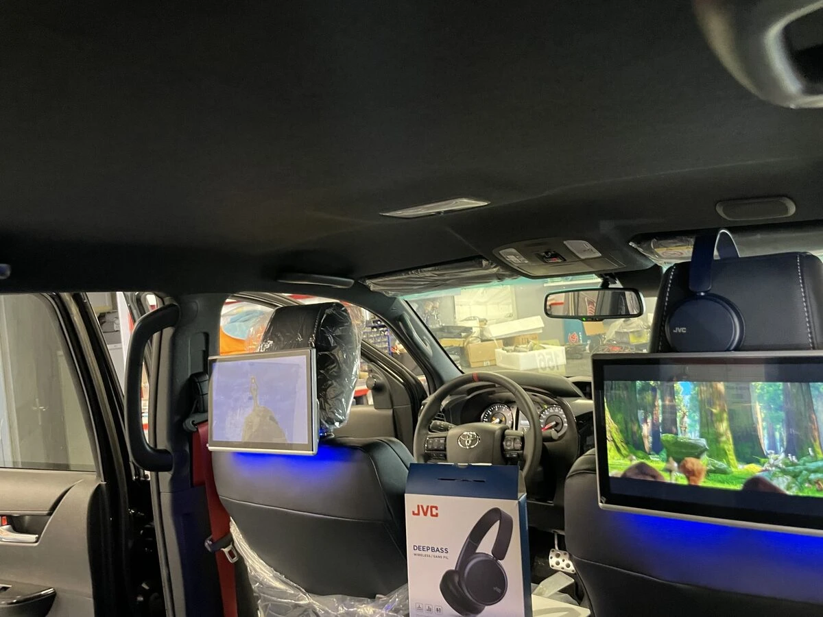 Toyota Hilux 2025 : écrans d'appuie-tête Android et casques JVC
