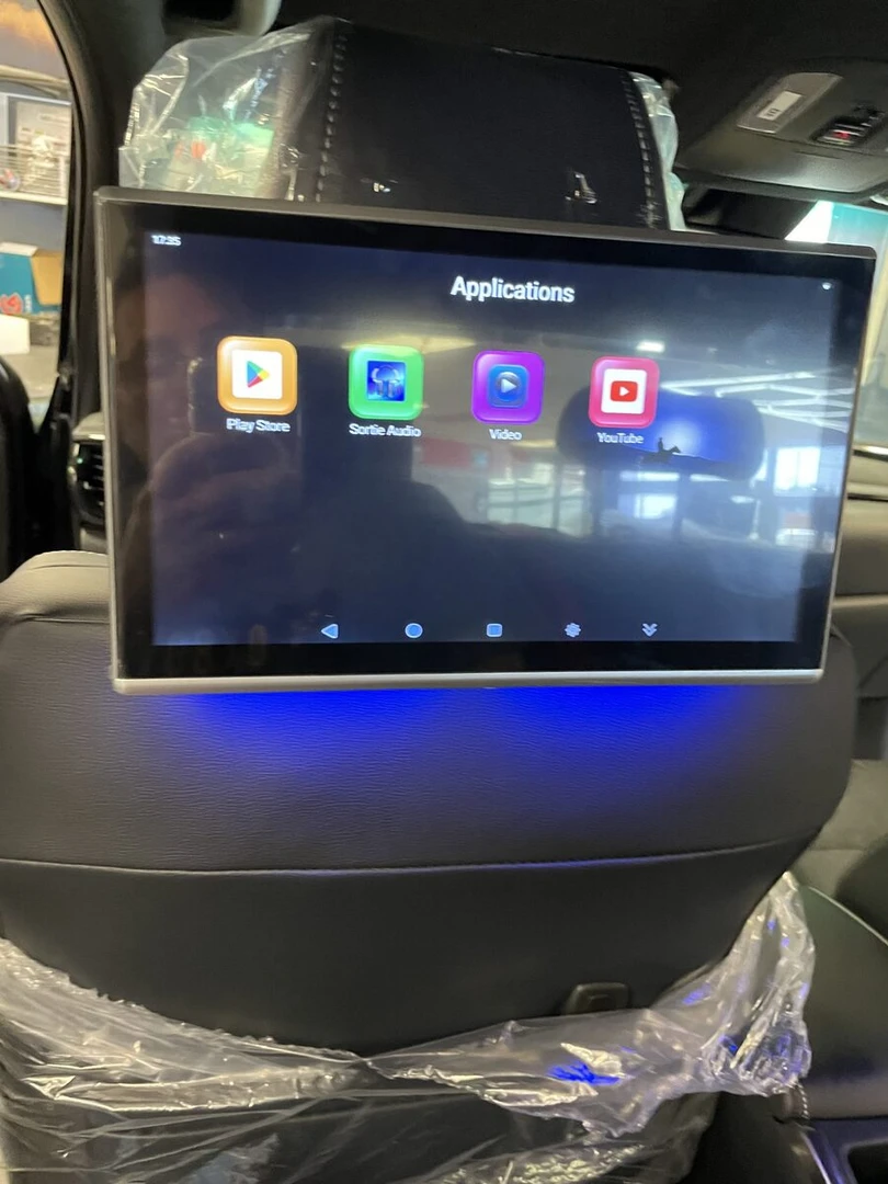 Toyota Hilux 2025 : écrans d'appuie-tête Android et casques JVC