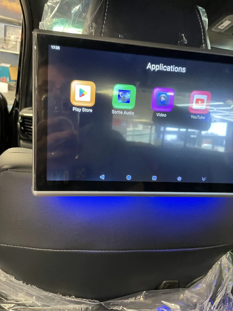 Toyota Hilux 2025 : écrans d'appuie-tête Android et casques JVC