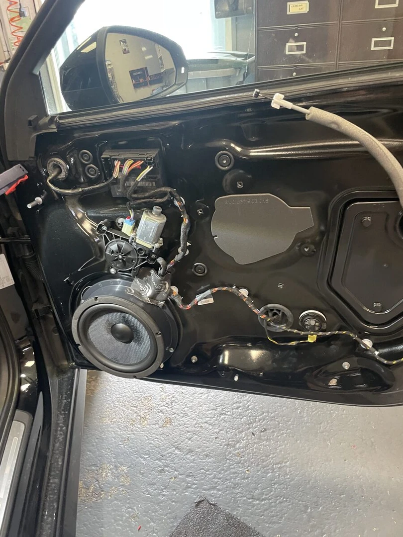 Audi RS3 2023 : BLAM 200RS, tweeters Rockford Fosgate et insonorisation