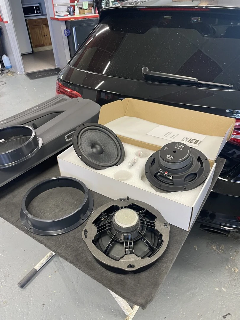 Audi RS3 2023 : BLAM 200RS, tweeters Rockford Fosgate et insonorisation