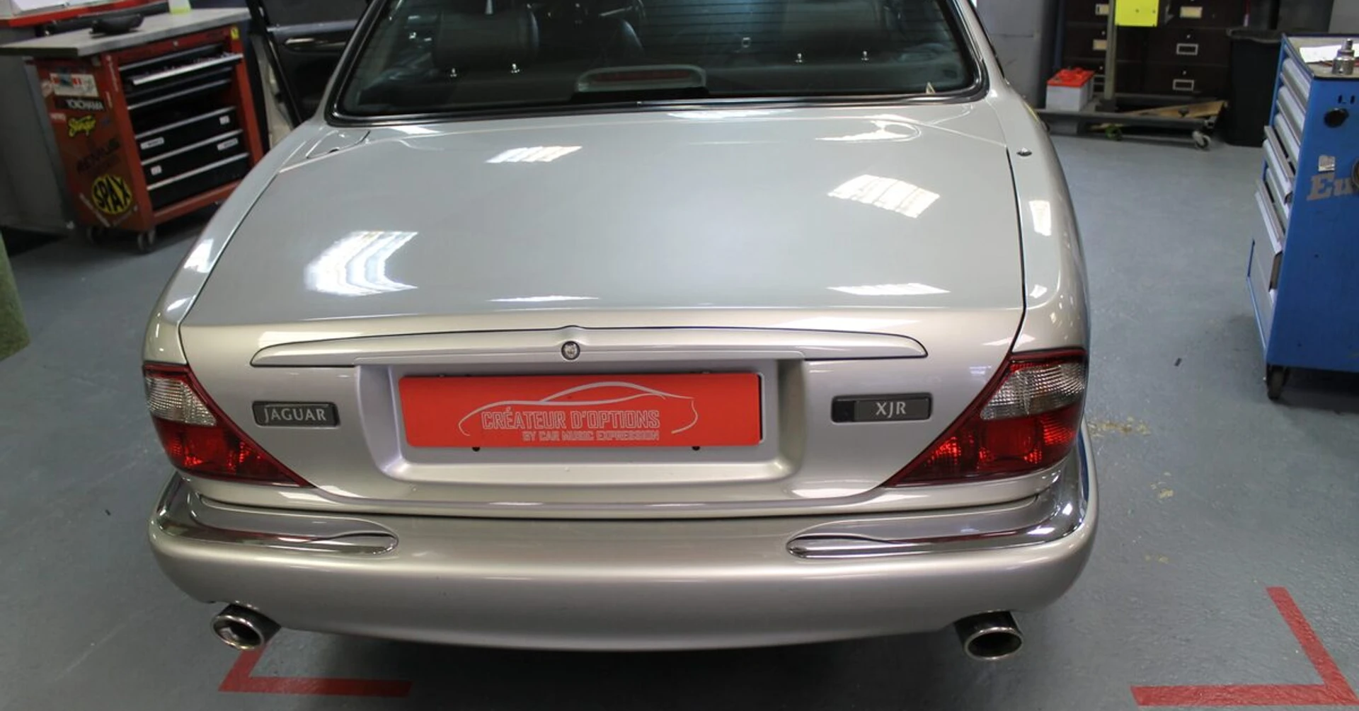 Autoradio Kenwood sur Jaguar XJ avec console remplacée