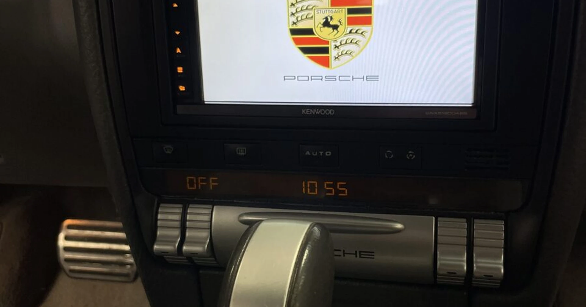 Autoradio Kenwood CarPlay sur Porsche Cayenne S