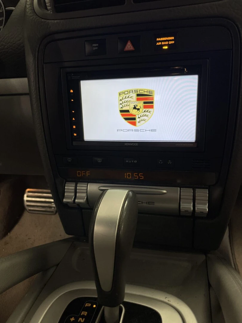 Porsche Cayenne S : autoradio Kenwood CarPlay et caméra de recul