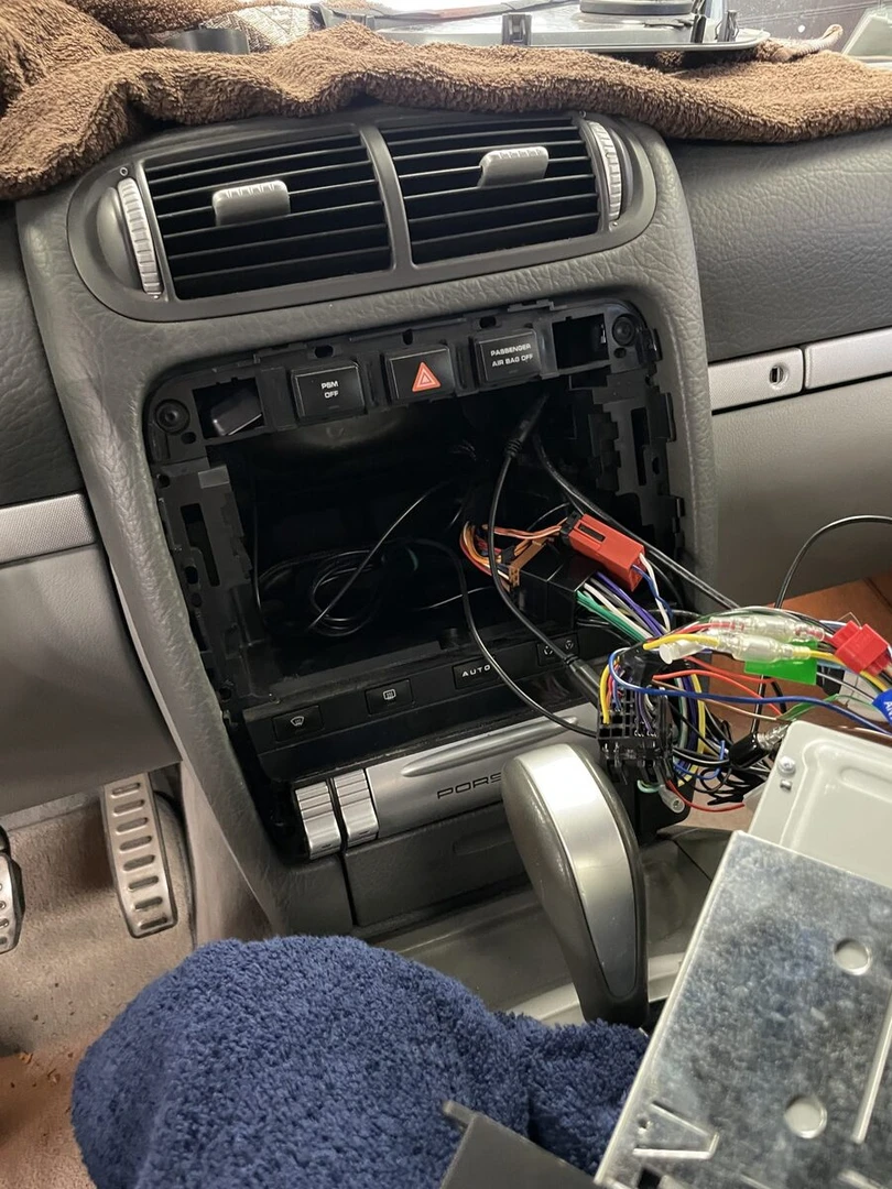 Porsche Cayenne S : autoradio Kenwood CarPlay et caméra de recul