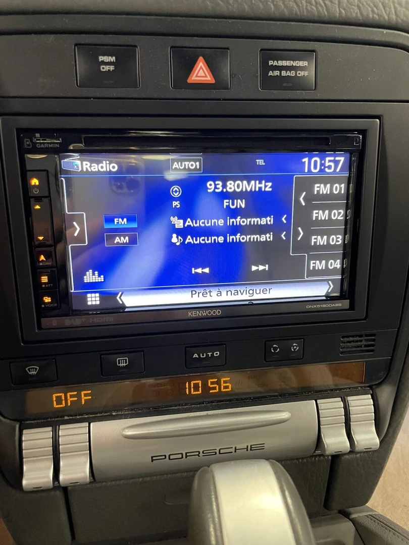Porsche Cayenne S : autoradio Kenwood CarPlay et caméra de recul