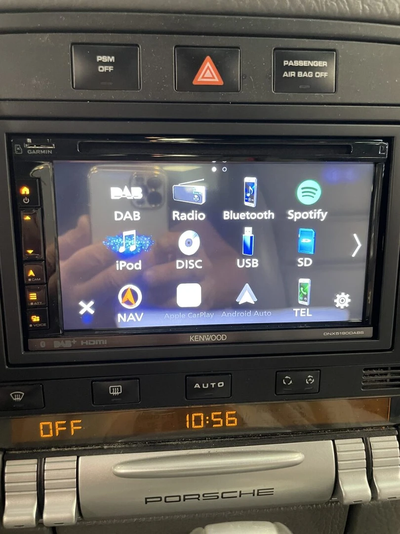 Porsche Cayenne S : autoradio Kenwood CarPlay et caméra de recul