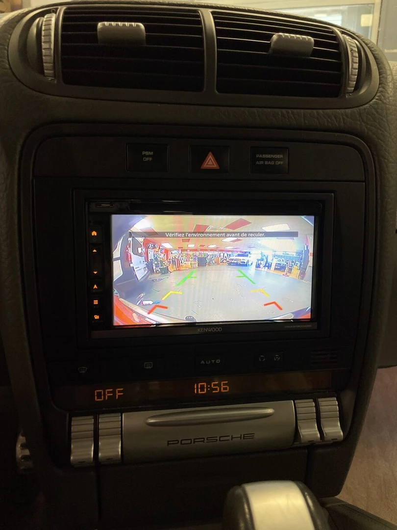 Porsche Cayenne S : autoradio Kenwood CarPlay et caméra de recul