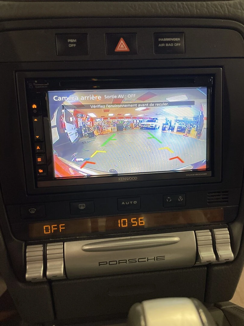 Porsche Cayenne S : autoradio Kenwood CarPlay et caméra de recul