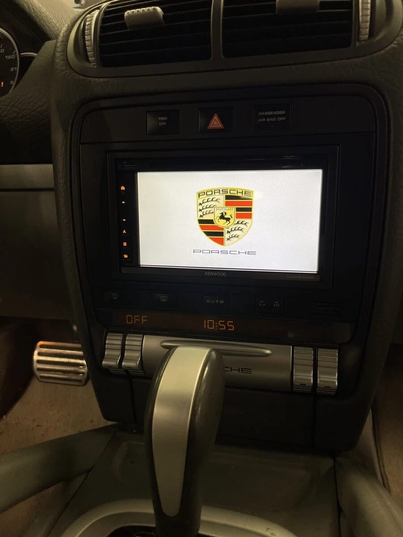 Porsche Cayenne S : autoradio Kenwood CarPlay et caméra de recul