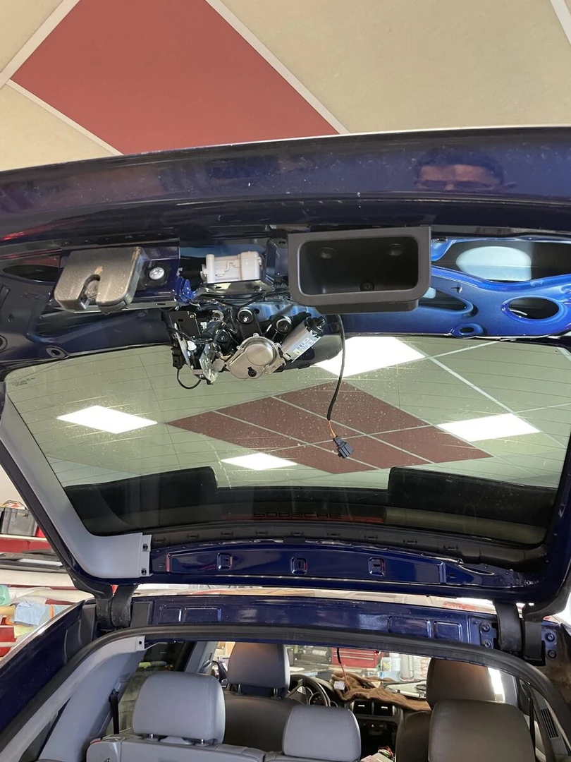 Porsche Cayenne S : autoradio Kenwood CarPlay et caméra de recul