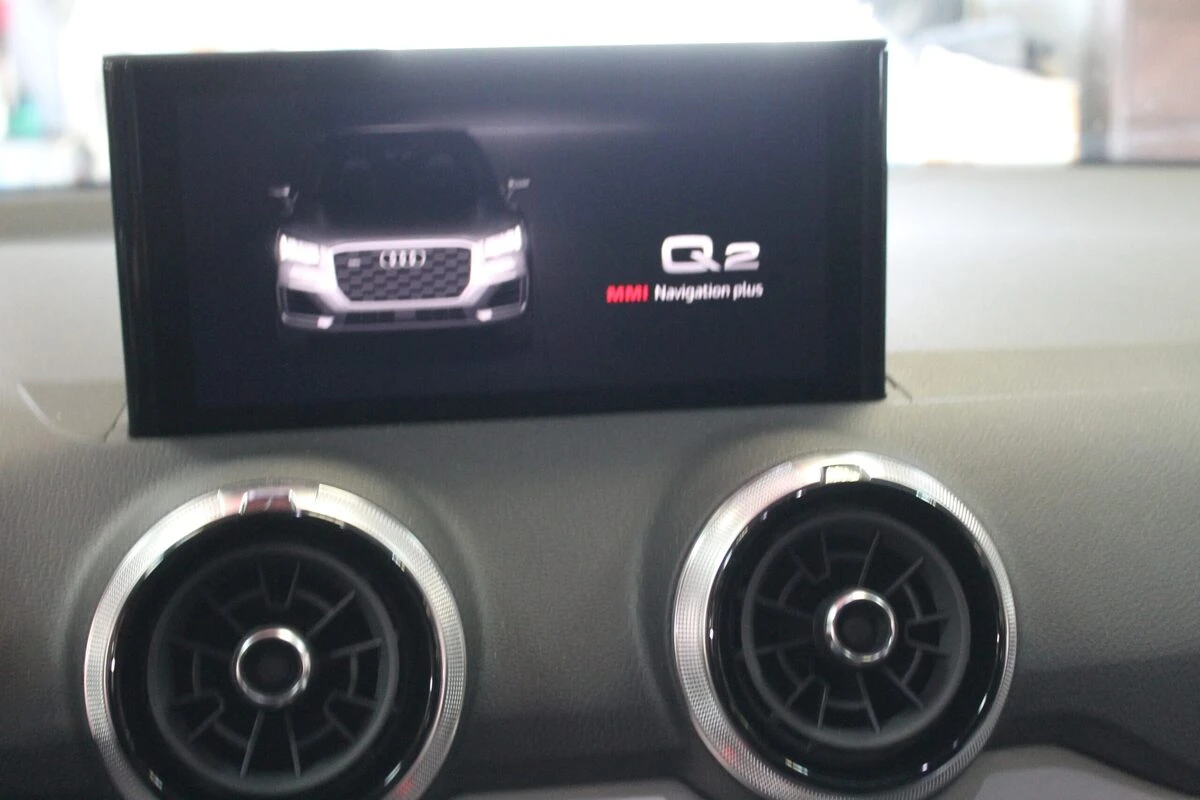 Audi Q2 2021 : caméra de recul et codage MMI