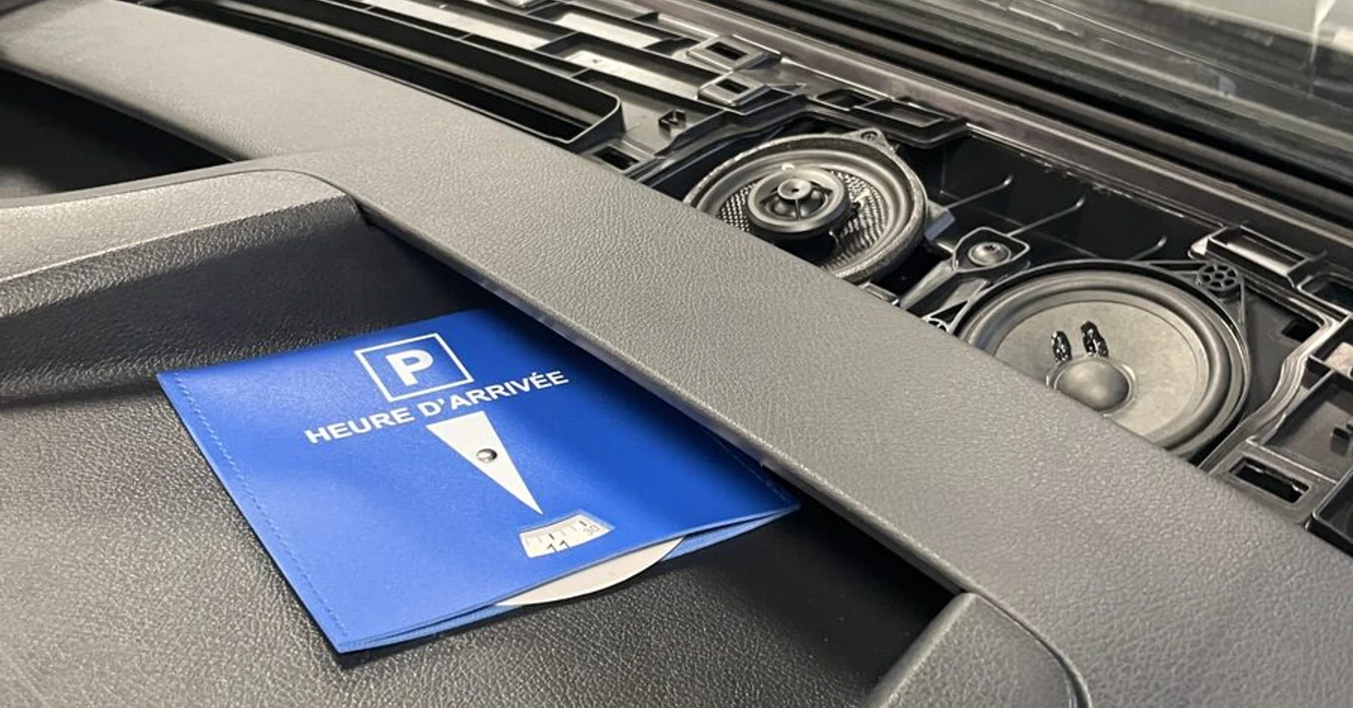 Mercedes Vito 2023 : son BLAM, caisson Hifonics, isolation