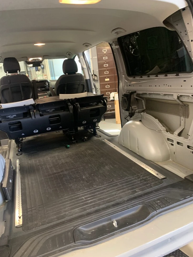Mercedes Vito 2023 : sonorisation BLAM, caisson Hifonics et insonorisation